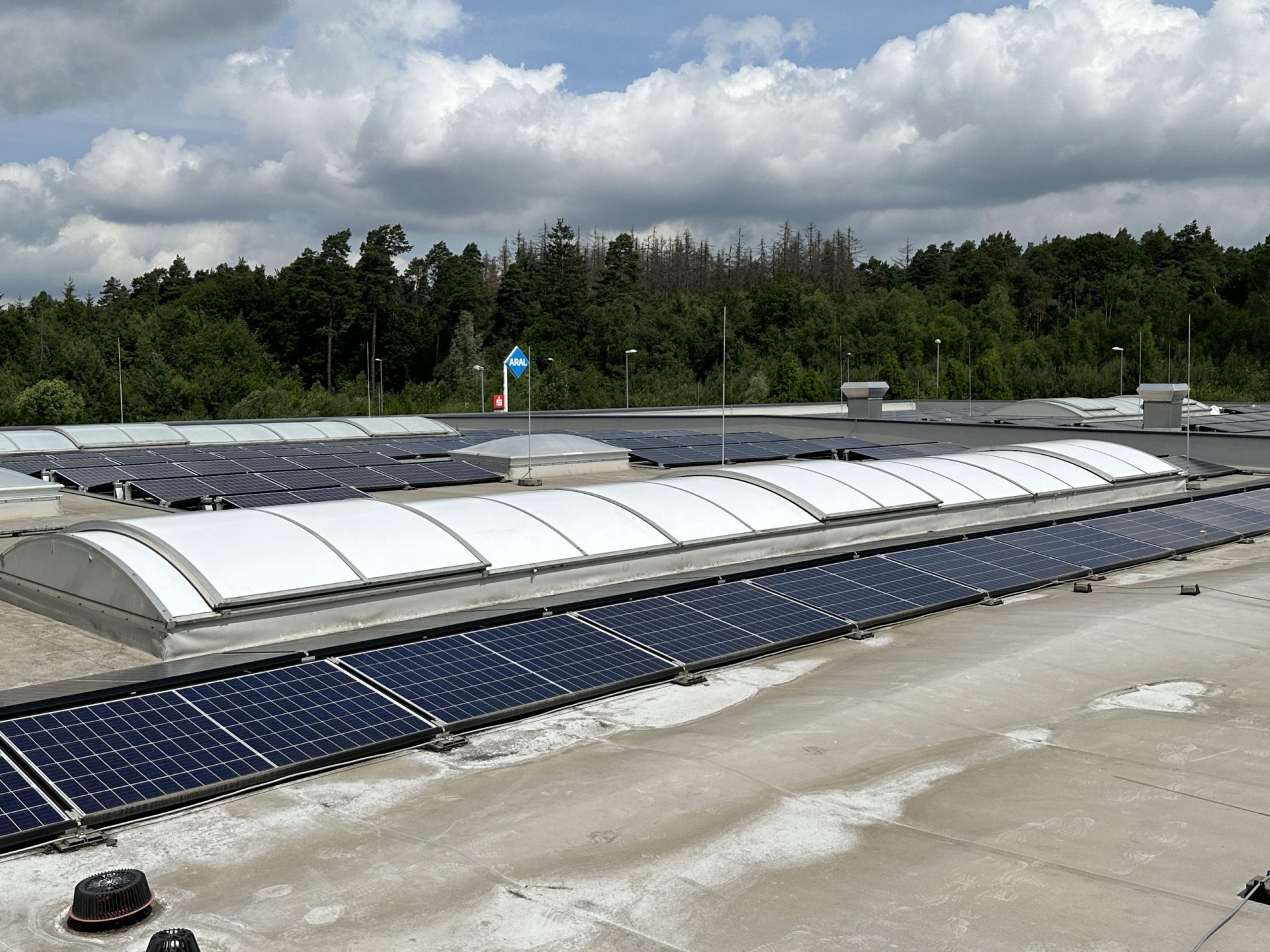 Sichtschutzfolie in Milchglas-Optik für Praxis-Fenster