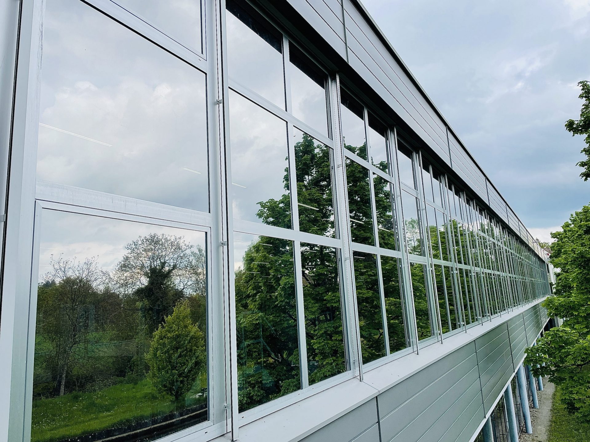 Sichtschutzfolie für Badezimmerfenster – Milchglasfolie