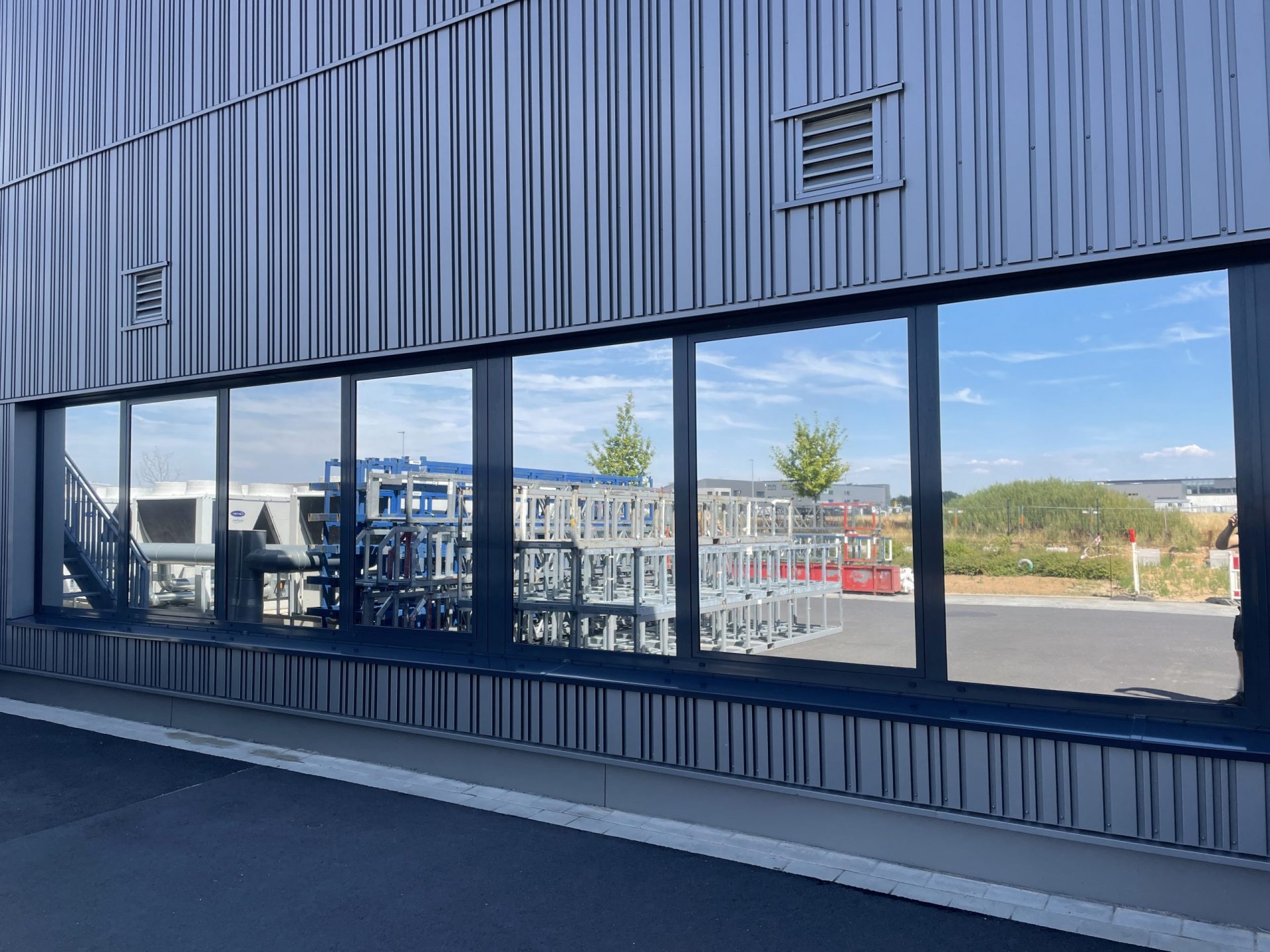 Sichtschutzfolie mit individuellem Design – Glastrennwand